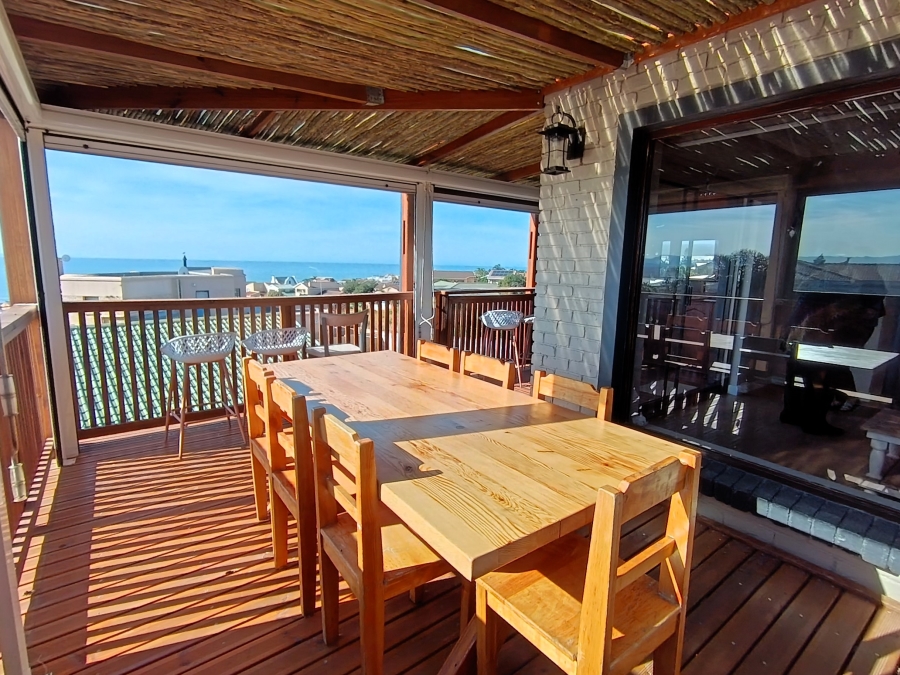 4 Bedroom Property for Sale in Wavecrest Eastern Cape